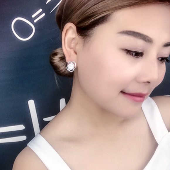 Silver & CZ Rose stud Earrings - Picture 6 of 7